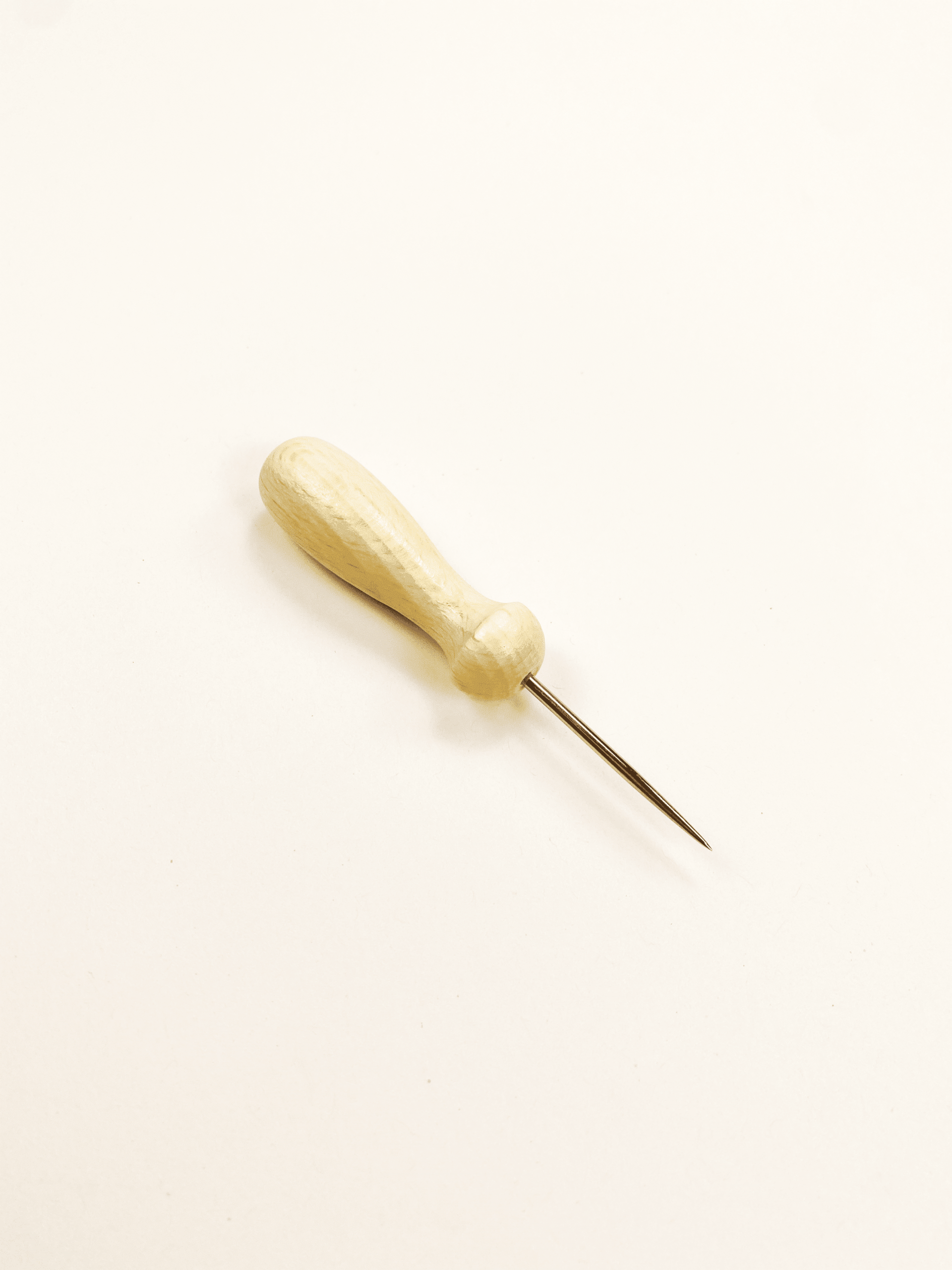 Shoemaking awl tool