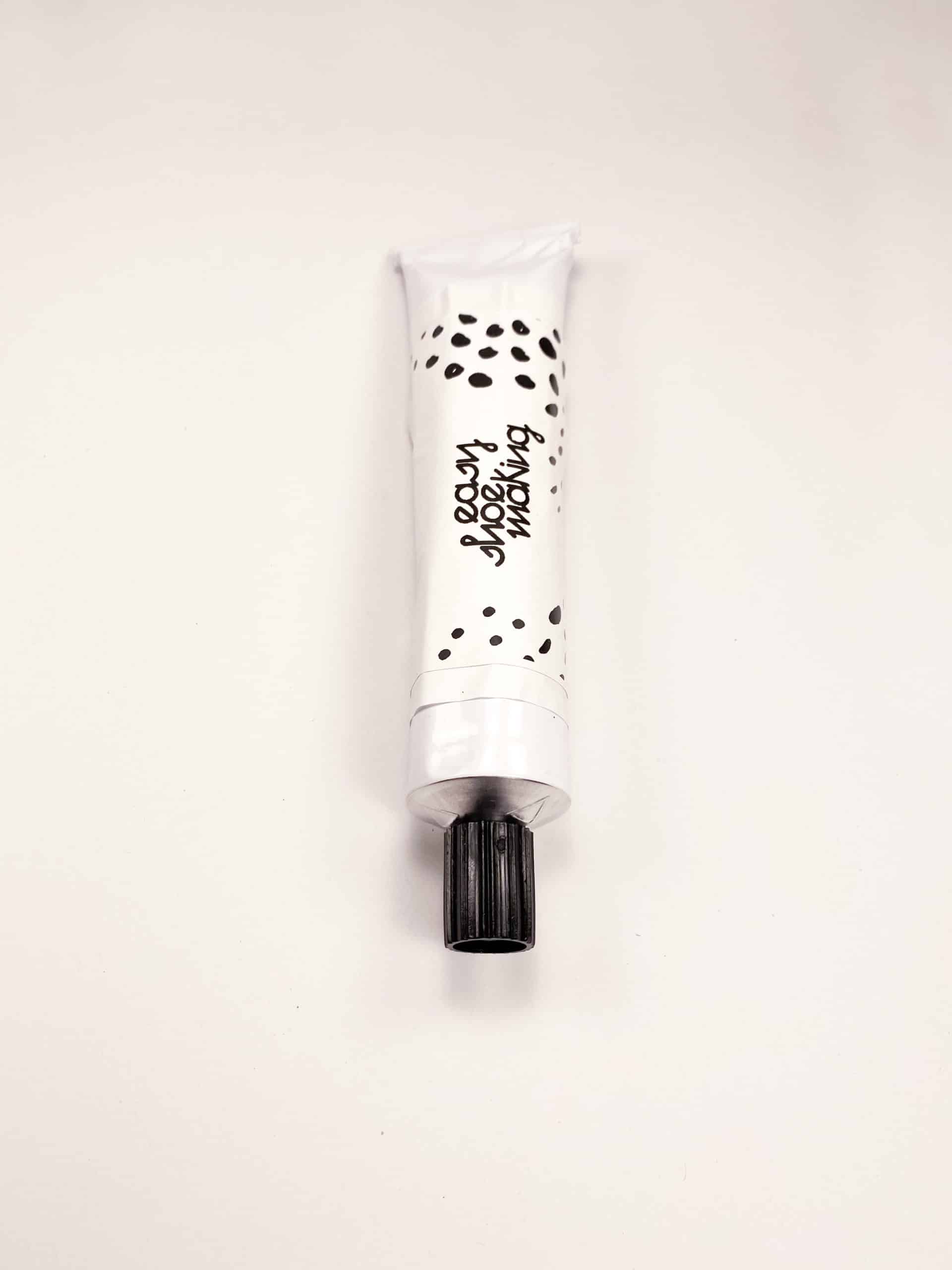 Shoemaking solvent base glue